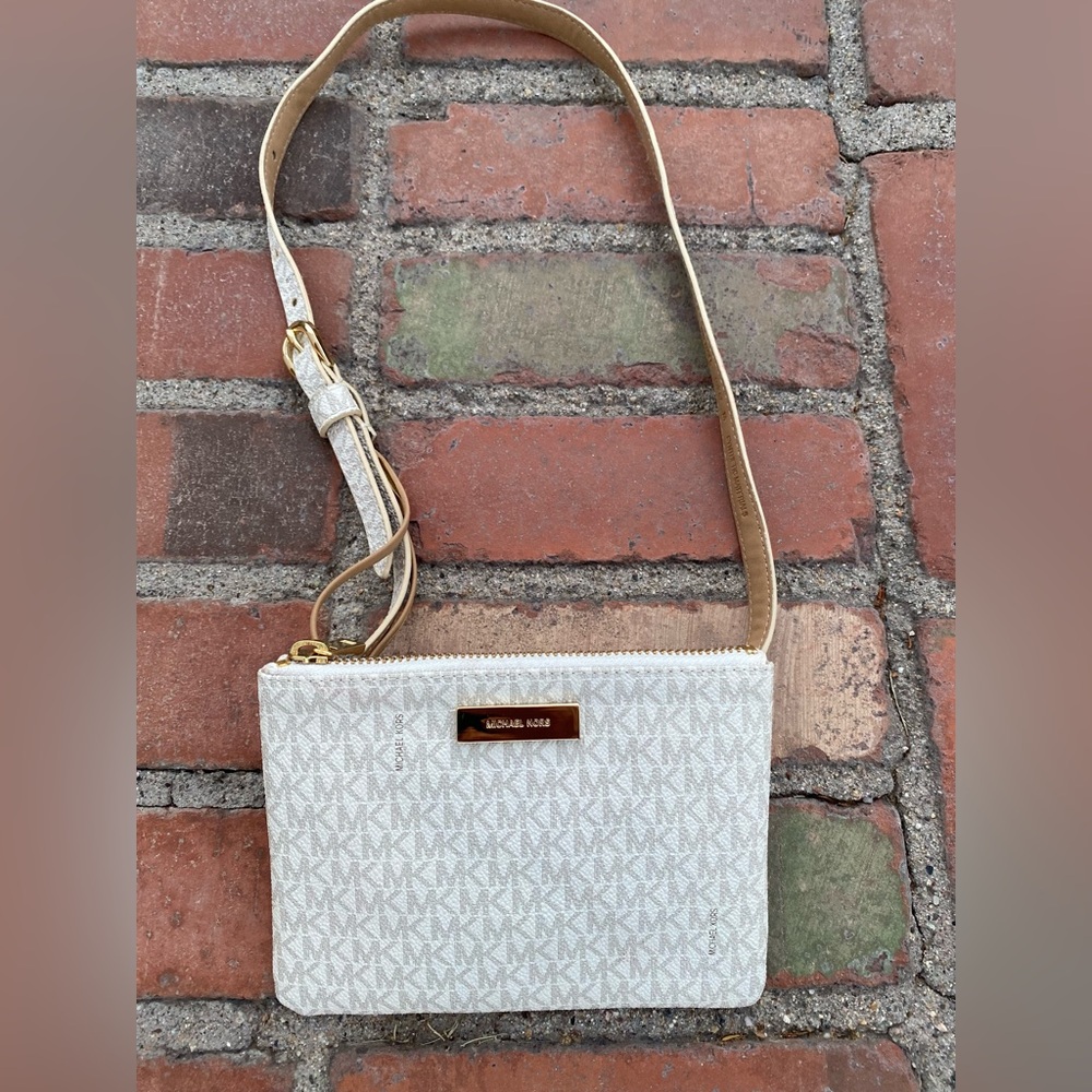 Like New Michael Kors belt bag